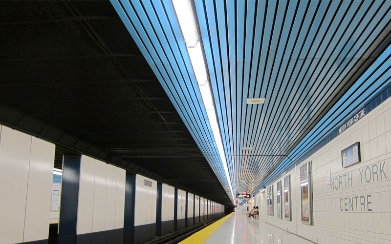 Ventajas de usar paneles de aluminio en estaciones de metro